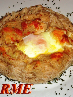 Una foto de Nidos de puré de patatas con nueces