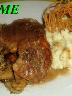 Una foto de Ossobuco de pavo con curry