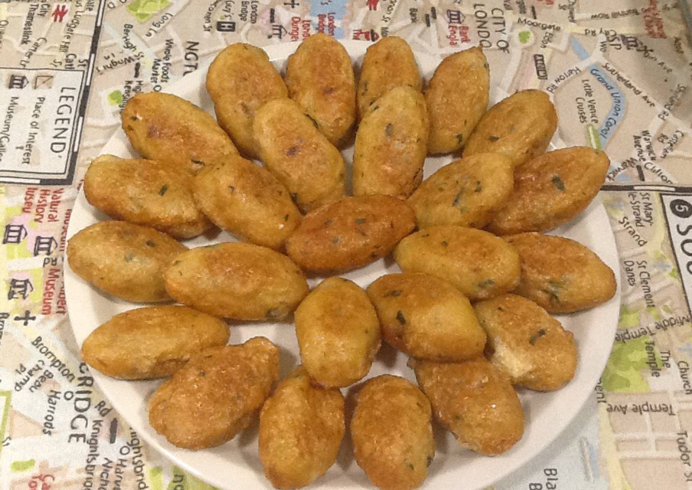 Albóndigas de bacalao con piñones<br />