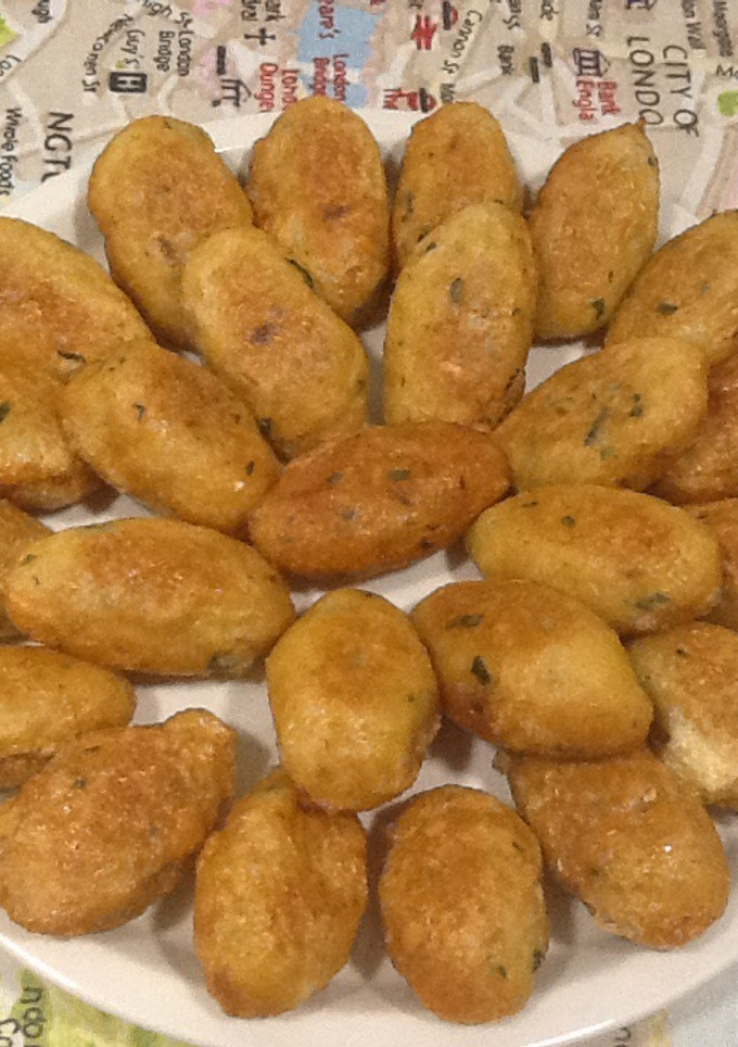 Una foto de Albóndigas de bacalao con piñones