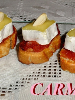 Una foto de Tostas de membrillo y queso gratinado