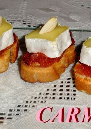 Una foto de Tostas de membrillo y queso gratinado