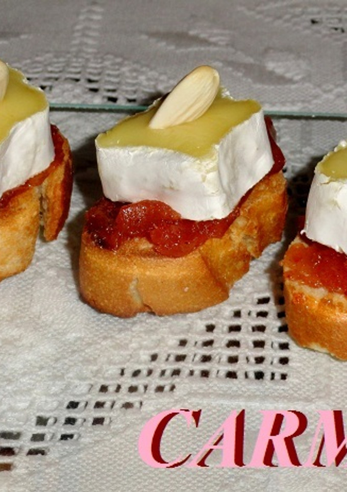 Una foto de Tostas de membrillo y queso gratinado
