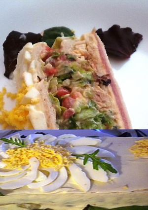 Una foto de Sándwich gigante mixto