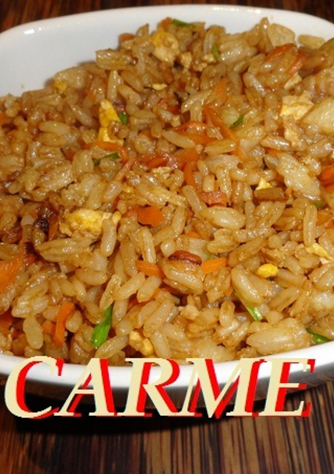 Una foto de Arroz oriental con tortilla