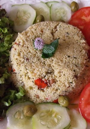 Una foto de Ensalada veraniega con cus-cus