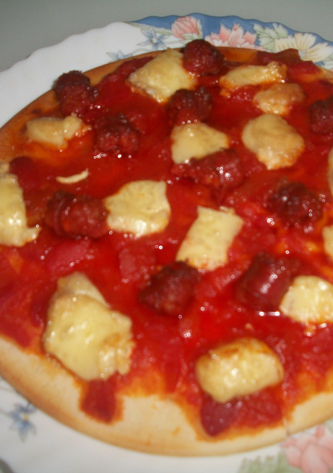 Una foto de Pizza con asadillo al queso Brie con chistorra