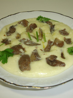 Una foto de Puré de patatas con rovellones