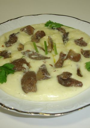 Una foto de Puré de patatas con rovellones