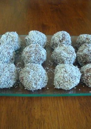 Una foto de Bombones de arroz con leche, chocolate y coco