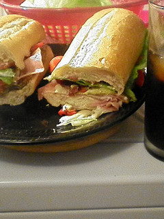 Una foto de Chivito al pan