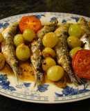 Sardinas de la costa con uvas