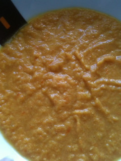 Una foto de Crema de pollo con verduras