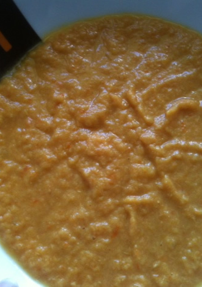 Una foto de Crema de pollo con verduras
