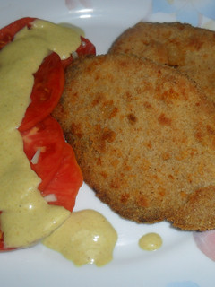 Una foto de Milanesas de peceto con tomate en mostaza