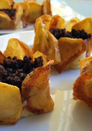 Una foto de Flores de patata y morcilla sin gluten