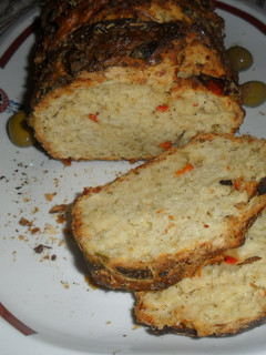Una foto de Pan de queso, pimiento y aceituna