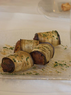 Foto principal de Rollitos de berenjena con puré de patata