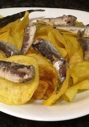 Una foto de Aperitivo de papas con sardinillas