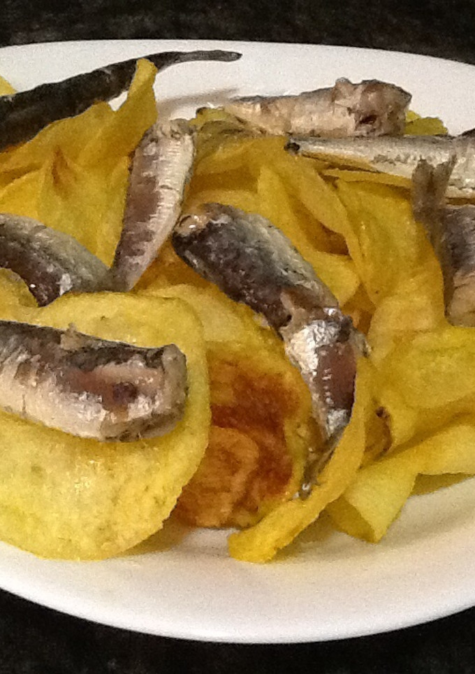 Una foto de Aperitivo de papas con sardinillas