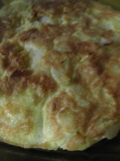 Una foto de Tortilla de papas y langostinos