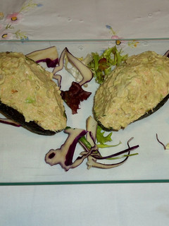 Una foto de Aguacates rellenos de atún