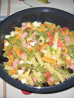 Una foto de Ensalada de hélices vegetales
