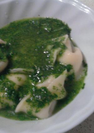Una foto de Agnelottis con pesto de rúcula
