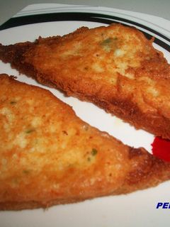 Una foto de Tostas crujientes de puré de patata y surimi