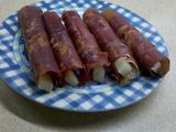 Canutillos de jamón serrano rellenos de queso y membrillo