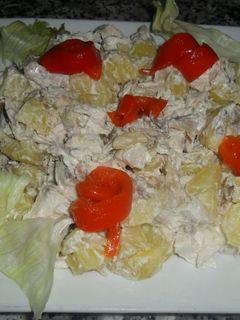 Una foto de Pavo y patatas con mayonesa al limón