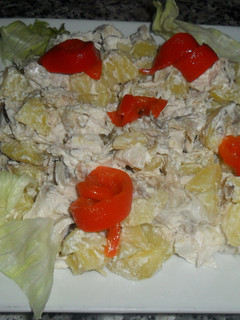 Una foto de Pavo y patatas con mayonesa al limón