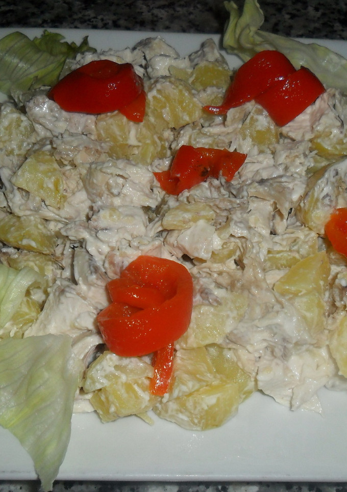 Una foto de Pavo y patatas con mayonesa al limón