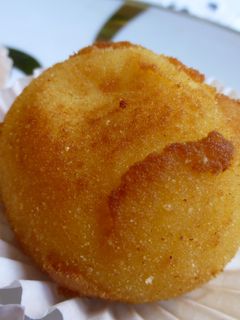 Una foto de Puré de patata en forma de BOMBA