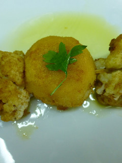 Una foto de Brocheta de puré de patata y coliflor