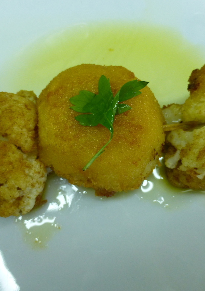 Una foto de Brocheta de puré de patata y coliflor