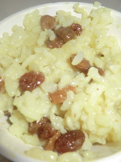 Una foto de Arroz con curry y pasas