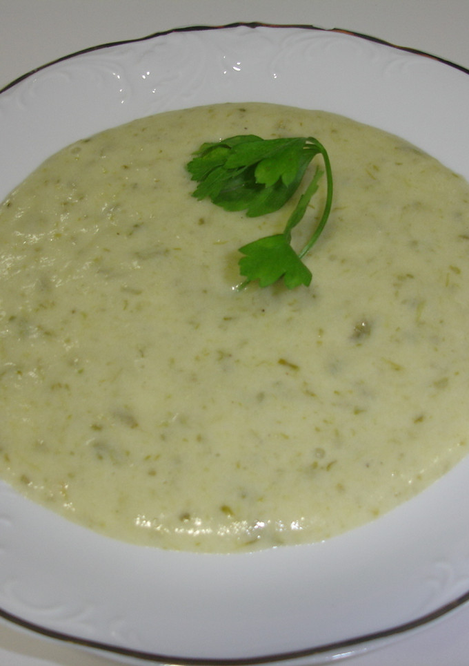 Una foto de Puré de patatas con pimientos verdes y bacalao