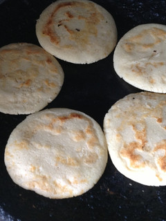 Una foto de Arepas asadas