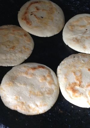 Una foto de Arepas asadas