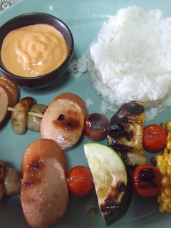 Una foto de Brochetas de salchichas de pollo