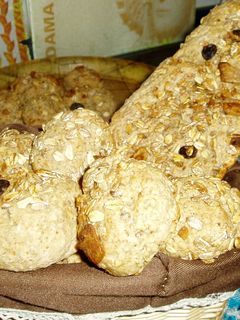 Una foto de Pan y panecillos integrales con muesli