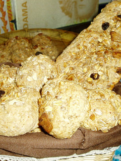 Una foto de Pan y panecillos integrales con muesli