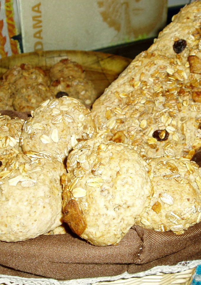 Una foto de Pan y panecillos integrales con muesli