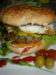 Una foto de Hamburguesa casera completa