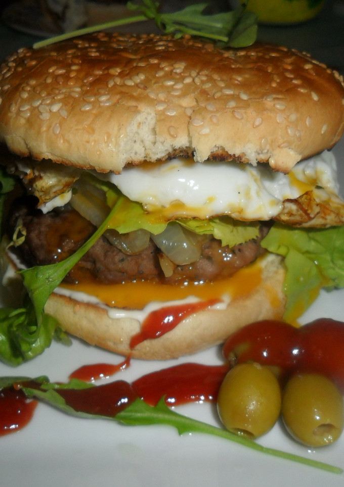 Una foto de Hamburguesa casera completa