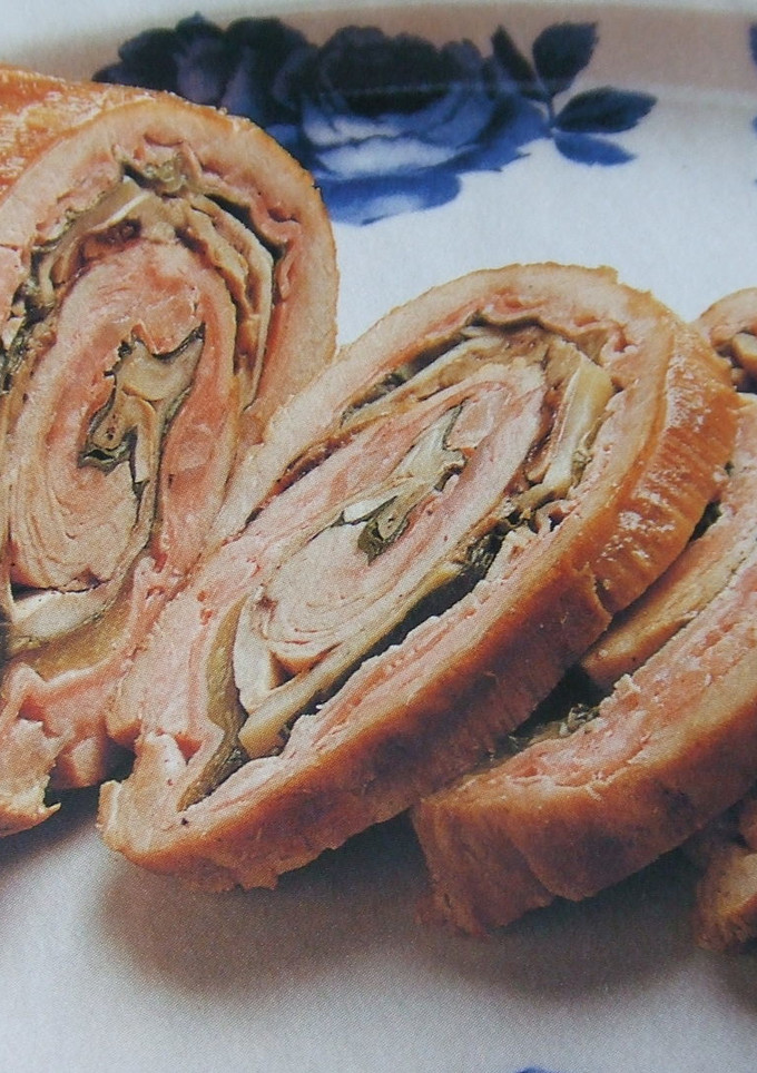 Una foto de Aleta rellena de mortadela de pavo y alcachofas