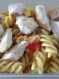 Una foto de Ensalada de pasta con pechuga de pollo
