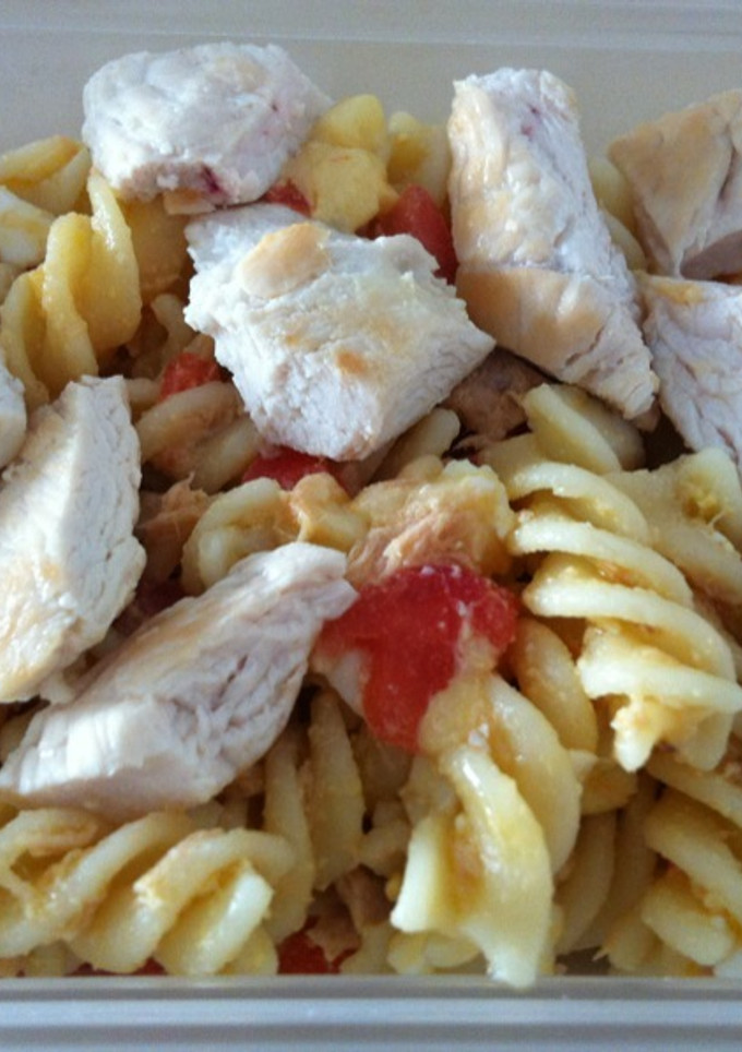 Una foto de Ensalada de pasta con pechuga de pollo