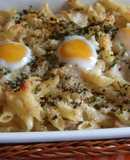 Macarrones gratinados con atún y huevitos de codorniz